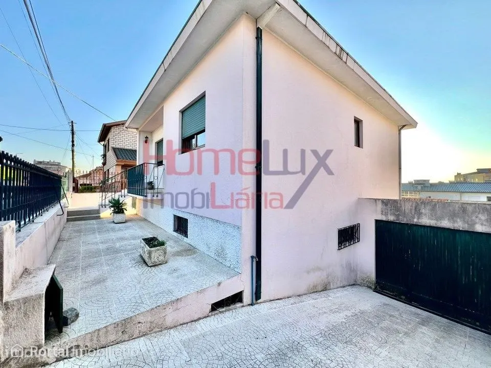 Moradia Bifamiliar T3 em Fânzeres