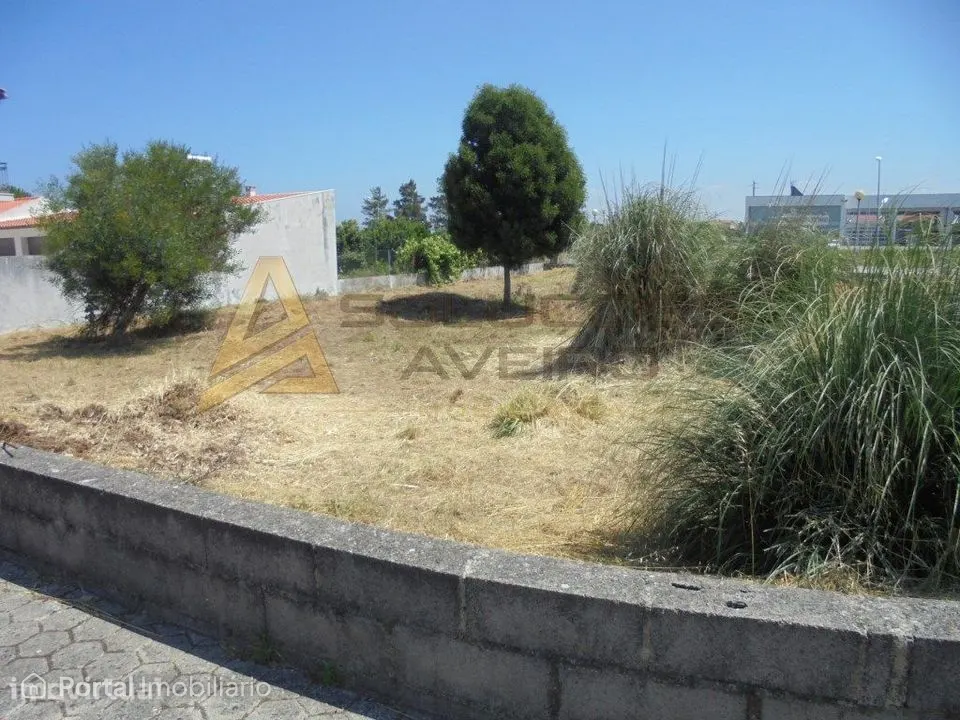 Lote de terreno para moradia isolada.