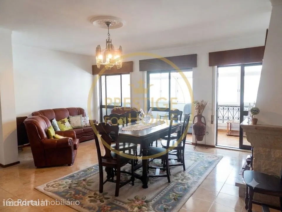 Penthouse T3+1, garagem e arrecadação Loulé centro