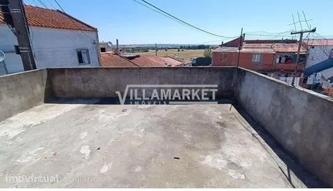 Moradia V3 da banca composta por 2 pisos situada na Bairro da Esperanç