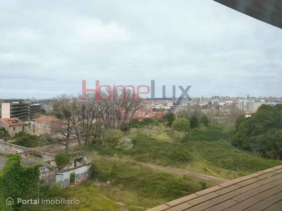 Loja de dois pisos junto avenida república- vng