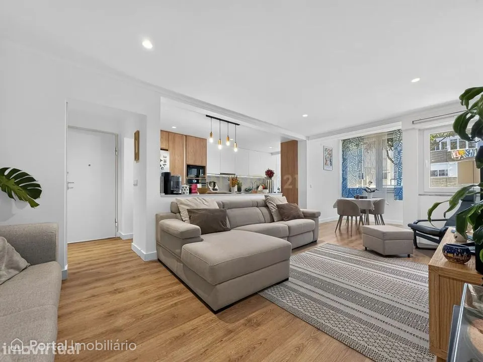 Apartamento T3 remodelado em Linda-a-Velha