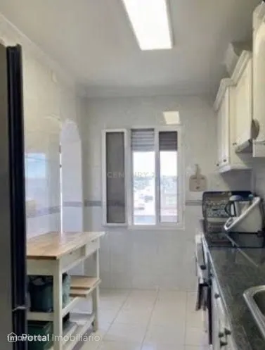 Apartamento T3 em Santo António dos Cavaleiros, Loures.