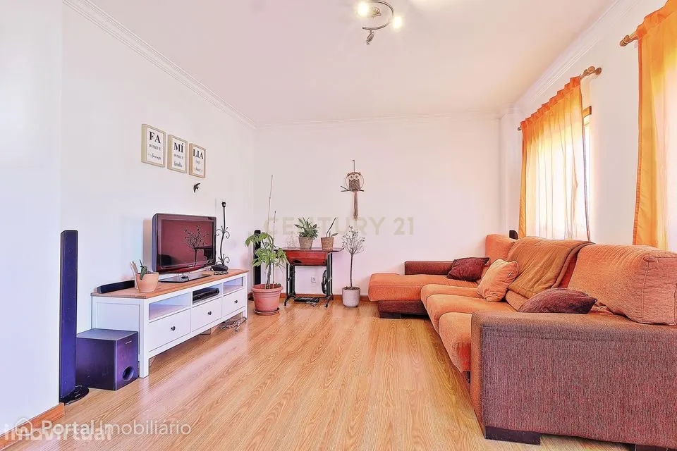 Apartamento com suíte e cave de 90 m² no centro de Pegões Cruzamento