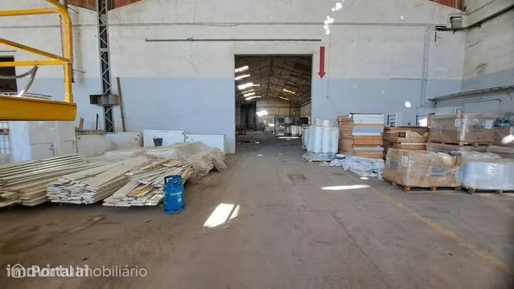Warehouse for rent in Santa Maria, São Pedro e Matacães