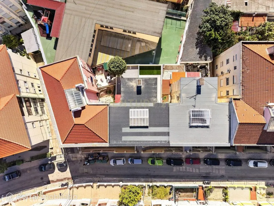 Apartamento T2+1 remodelado em Almada