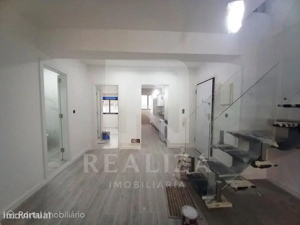 Apartamento T3 remodelado duplex com terraço e garagem na Costa da ...