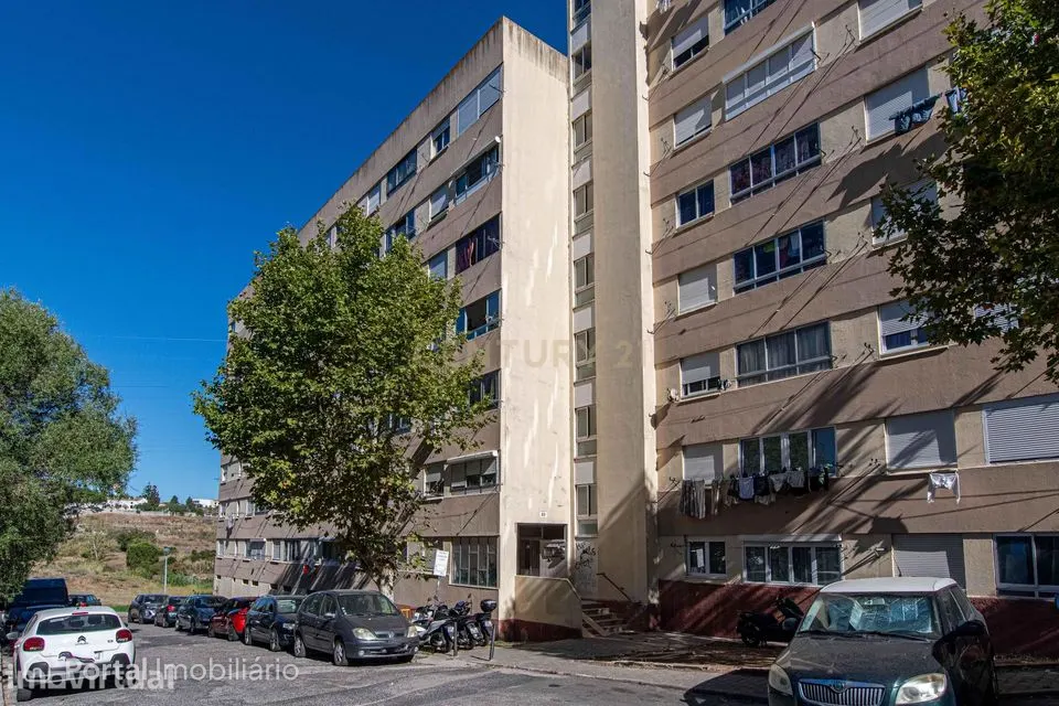 2-bedroom apartment for sale in Santo António dos Cavaleiros e Frielas
