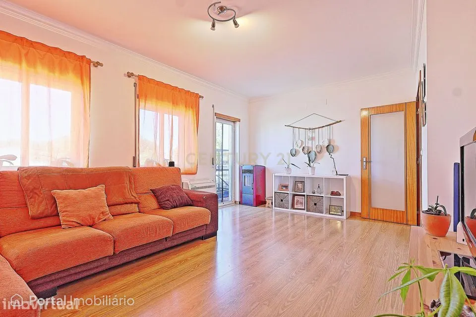 Apartamento com suíte e cave de 90 m² no centro de Pegões Cruzamento