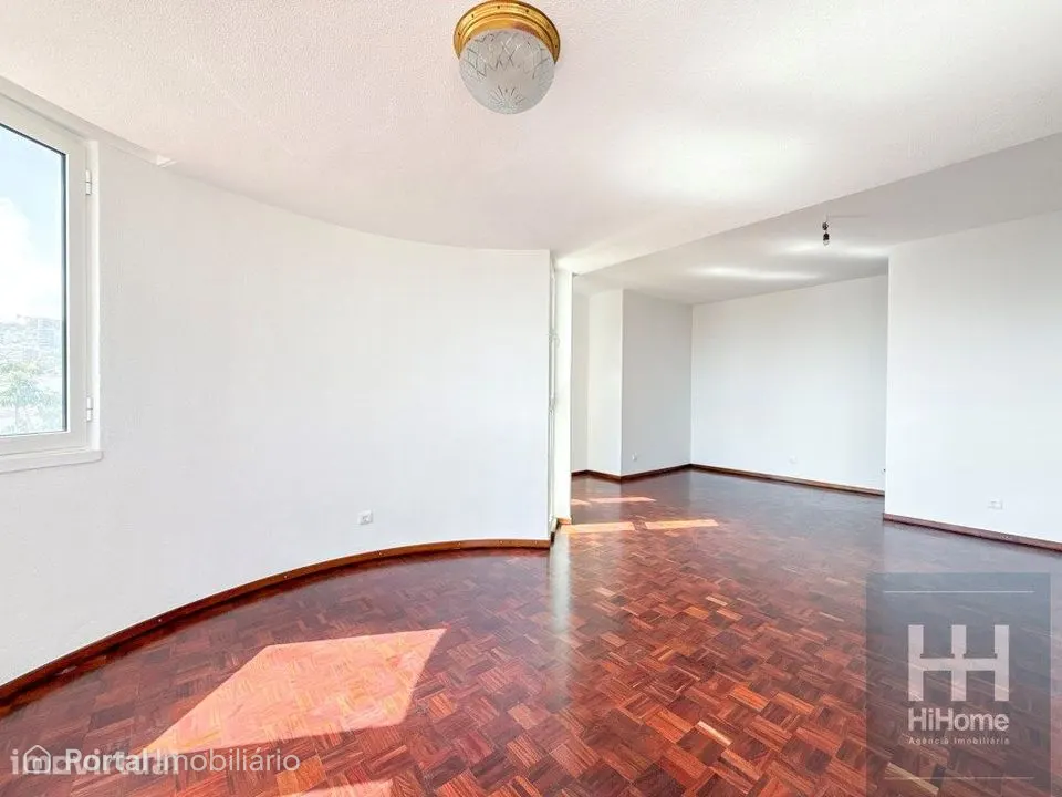 Apartamento T3 com garagem, centro Funchal, vista mar, serra e cidade.