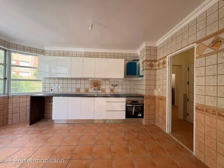 Apartamento T3 localizado em Algueirão-Mem Martins