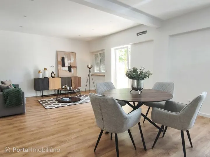 Descubra este apartamento T3 que combina espaços generosos