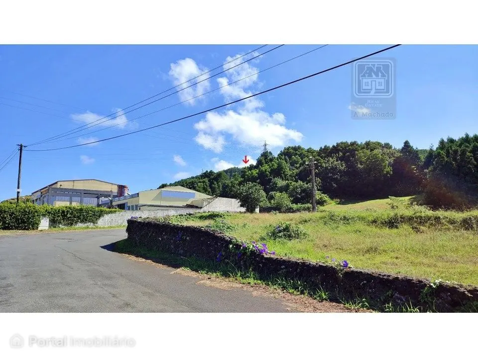 Amplo TERRENO em zona Industrial com potencial construtivo - Pico d...