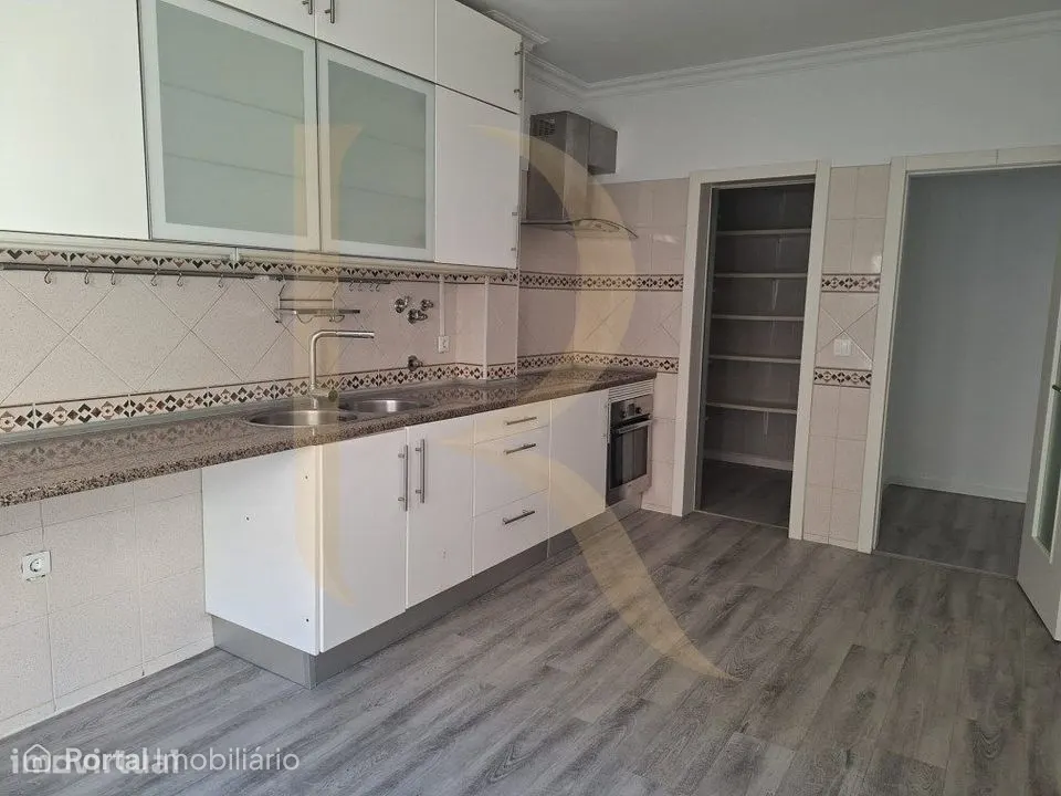 Apartamento T3 em rés -do-chão na Quinta do Conde