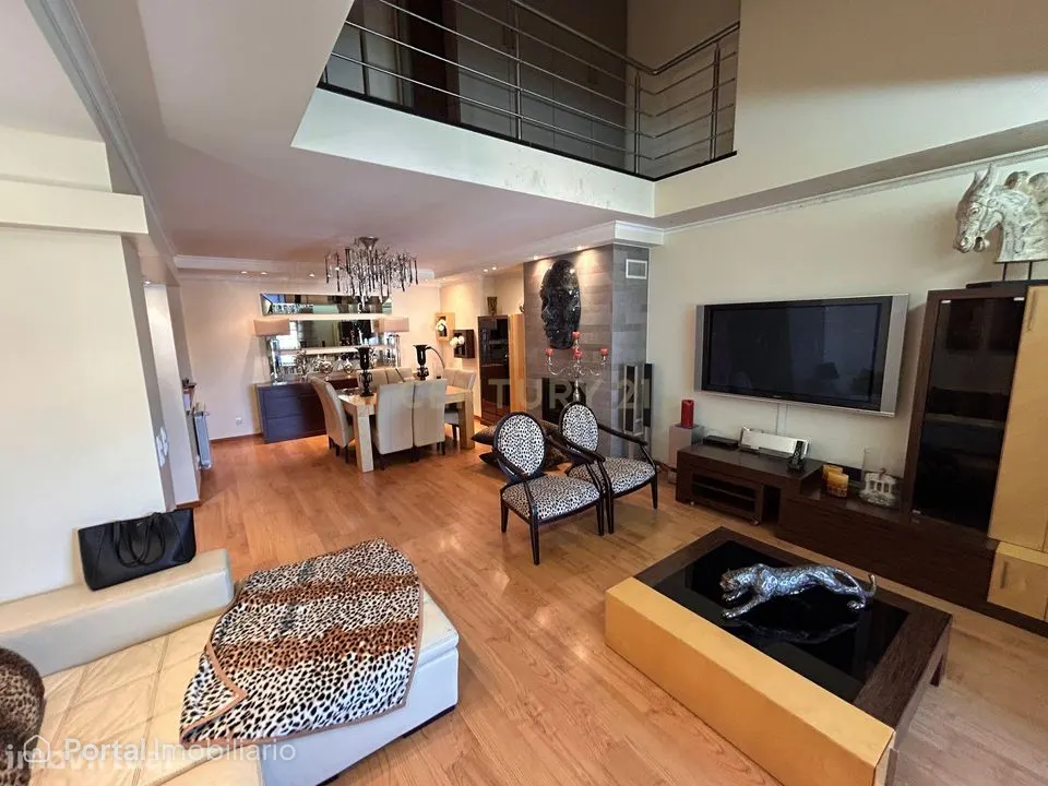 T5 Duplex em Alcochete – 257 m² Com elevador e box com 25 m²