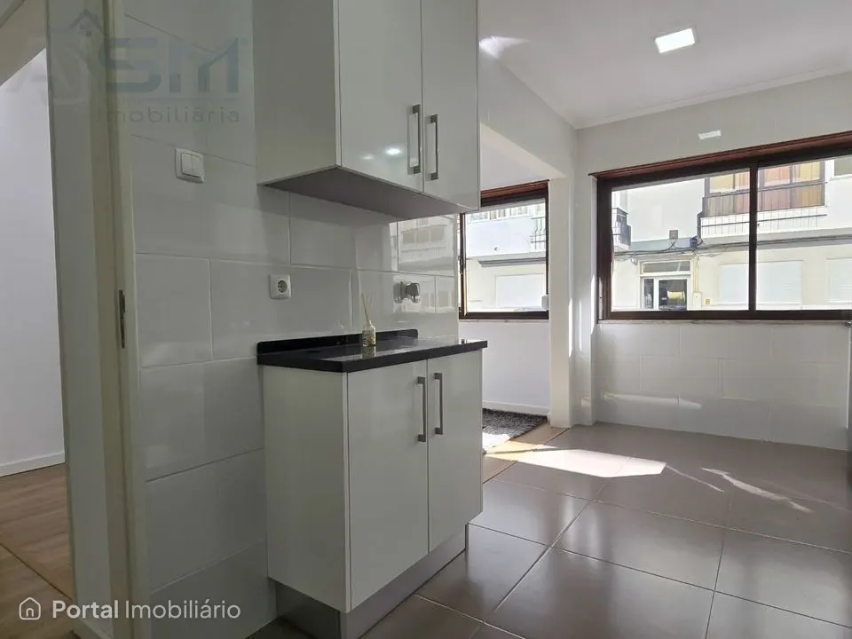 Apartamento T2 Arrendamento em Carnaxide e Queijas,Oeiras
