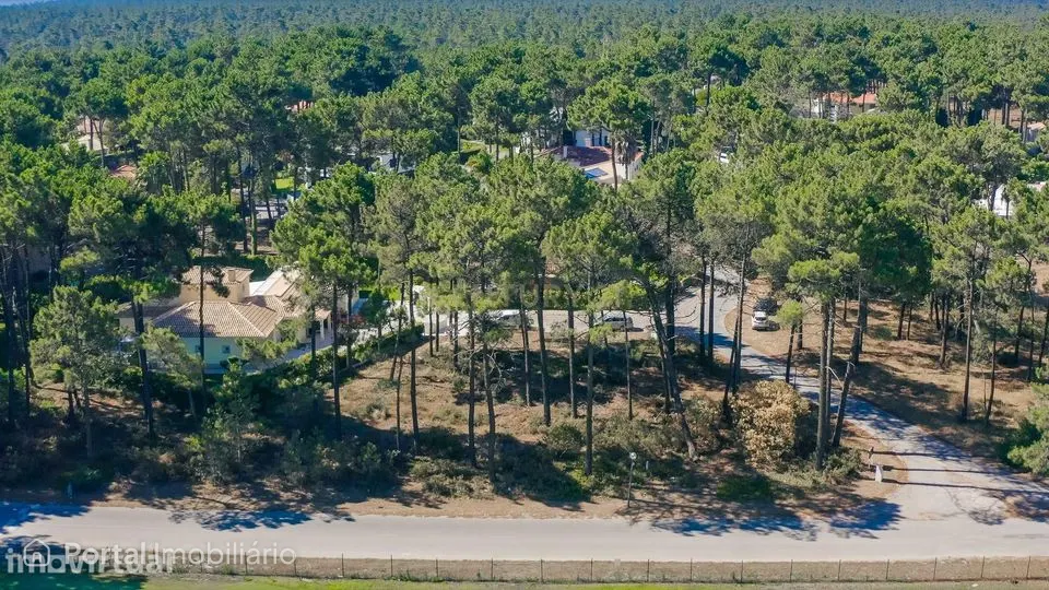 Terreno para Moradia de Luxo com Piscina e Jardim na Herdade da Arorei