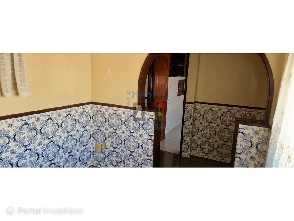 Apartamento com 4 assoalhadas, Junto ao Metro da Pontinha.