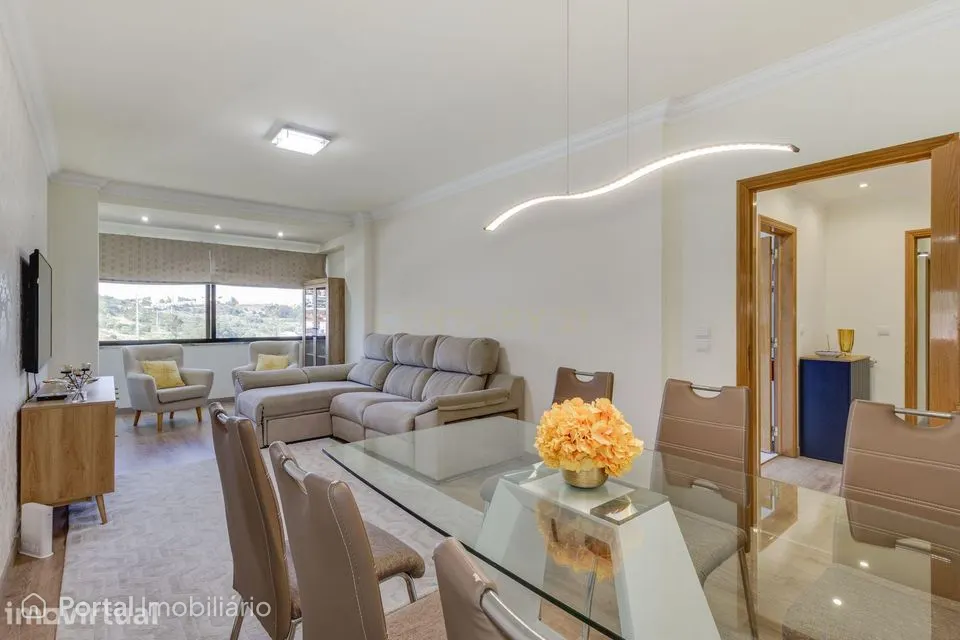 Apartamento Renovado em Carnaxide, Oeiras - Luxo e Conforto
