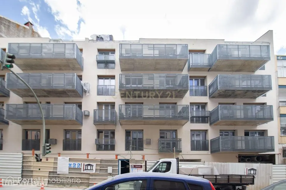 Loja nova em Sacavém | 398 m² | Planta livre