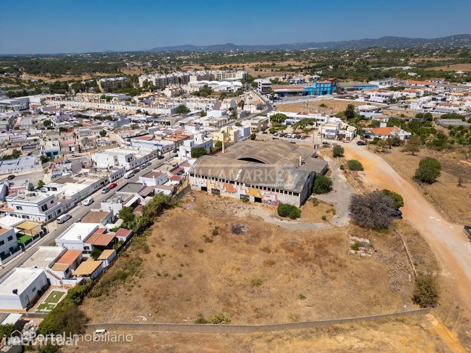 Terreno urbano com 9108 m2 e projeto aprovado para construção de 132 f