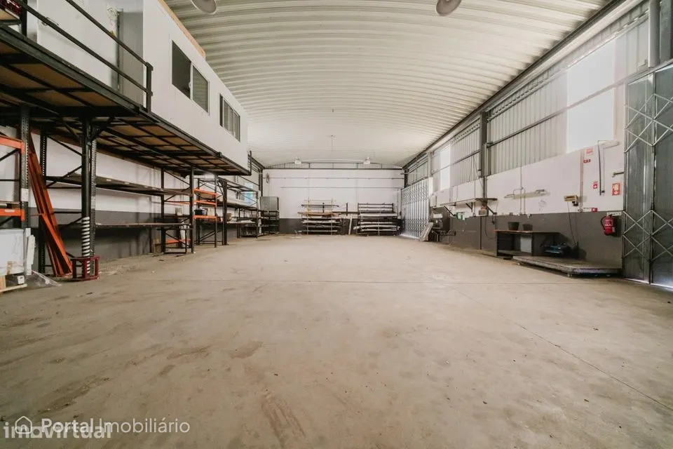 Armazém Industrial em Lourel – Sintra | 11.040 m2 de Terreno |