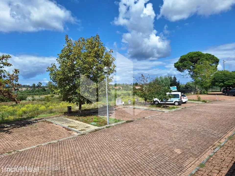 Lote de Terreno Venda em Molelos,Tondela