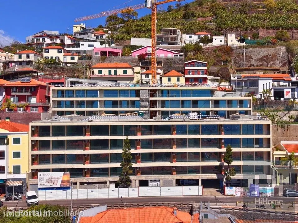 Apartamento T2 com Piscina no Edifício Elite Bay em Câmara de Lobos