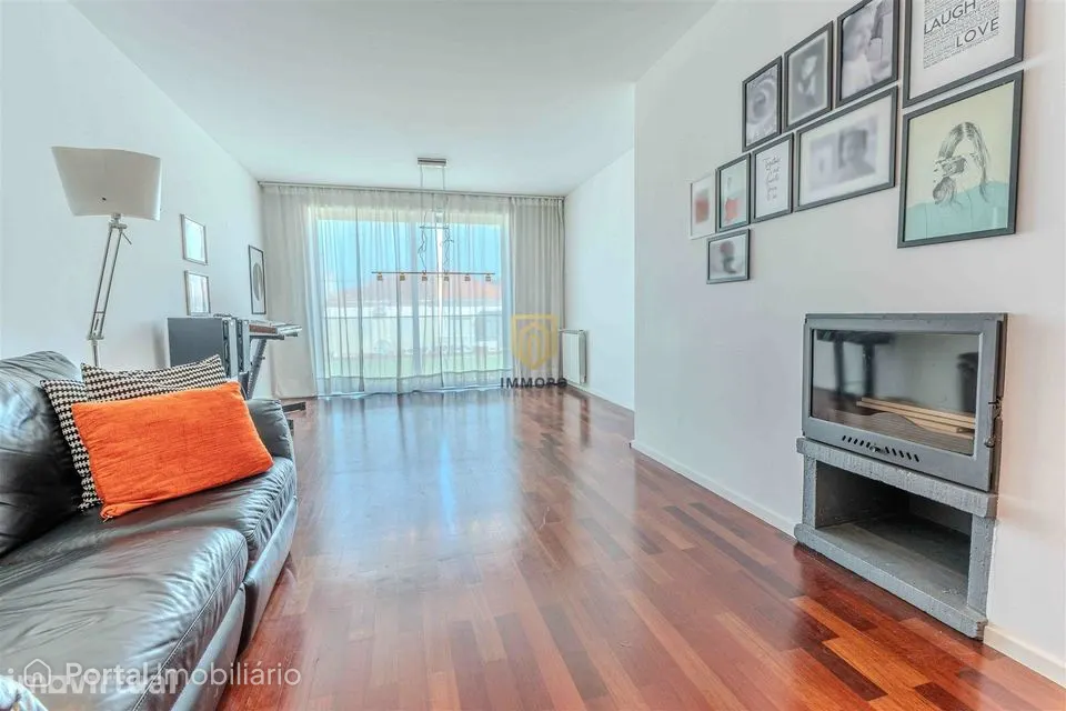 Apartamento T2 na Senhora da Hora, com duas garagens