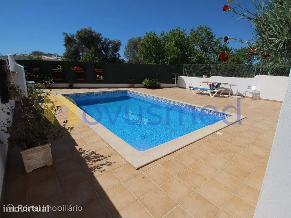 Moradia T4 com piscina no centro de Albufeira