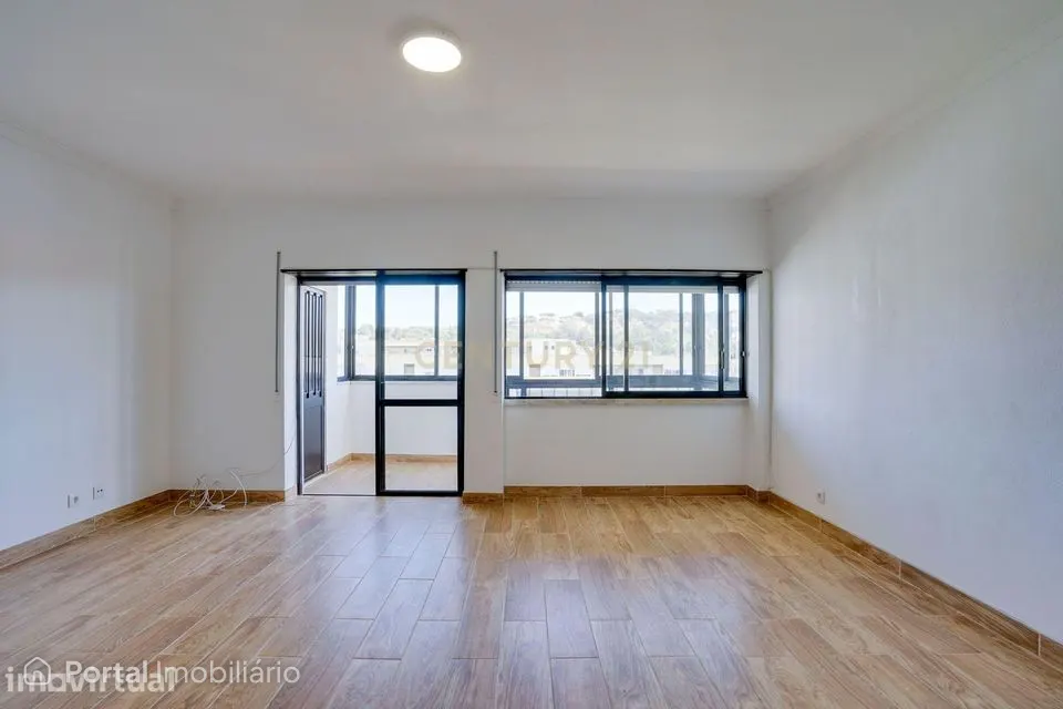Apartamento T1, totalmente remodelado