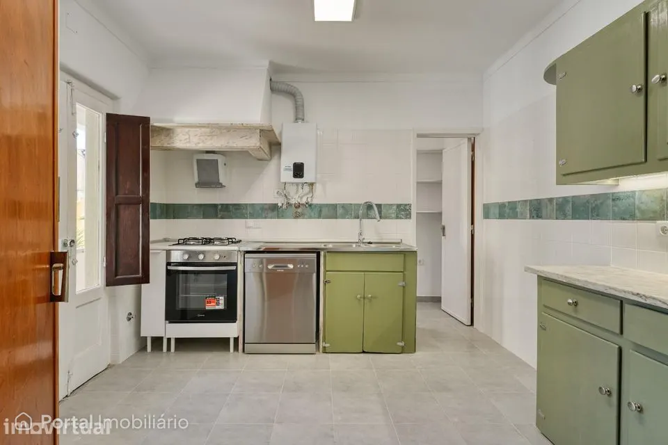 Apartamento T2 Remodelado | Amoreira, Alcabideche