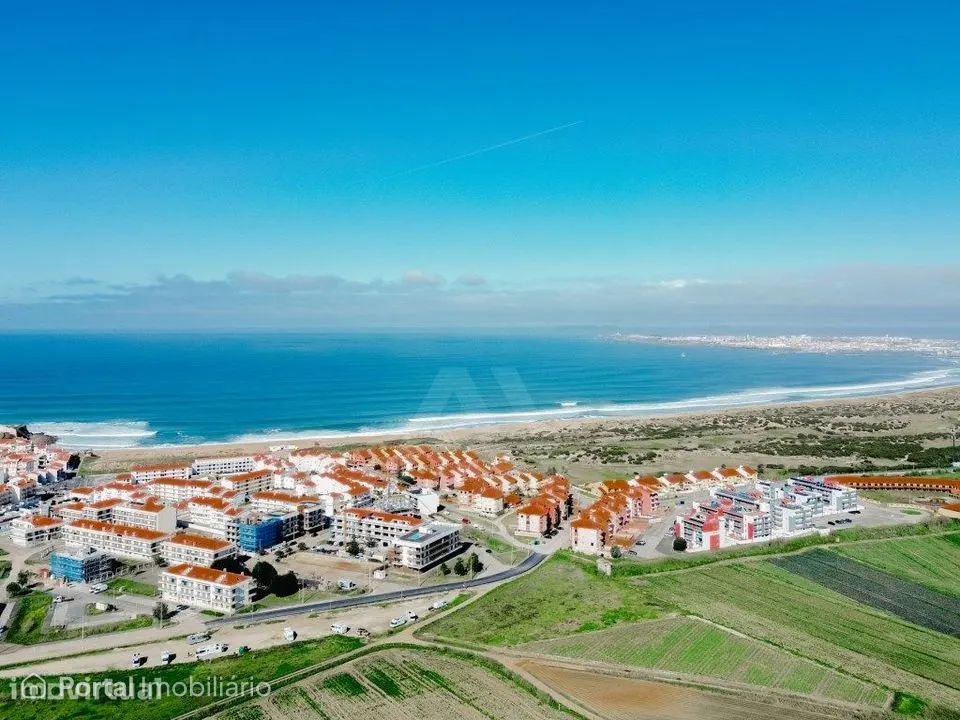 Apartamento T2 novo com vistas panorâmicas a 1 minuto do mar em Ato...