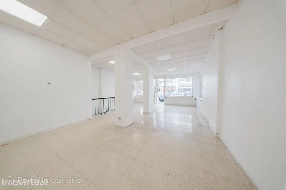 Espaço Comercial em Benfica, Lisboa | 185 m2 | Rés-do-Chão + Cave