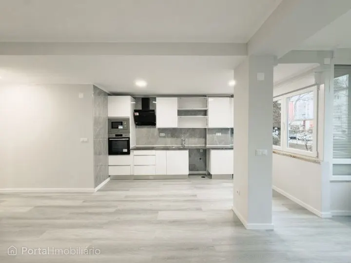 Apartamento T2 com 81 m²