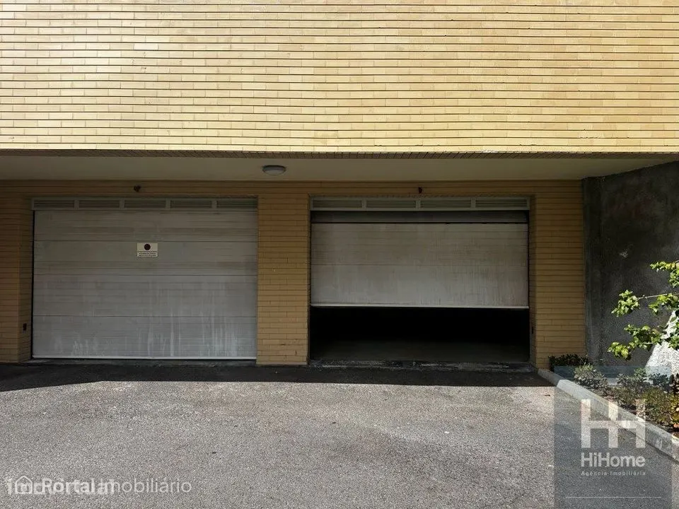 Estacionamento coberto no Edifício Costa Sol na Ajuda