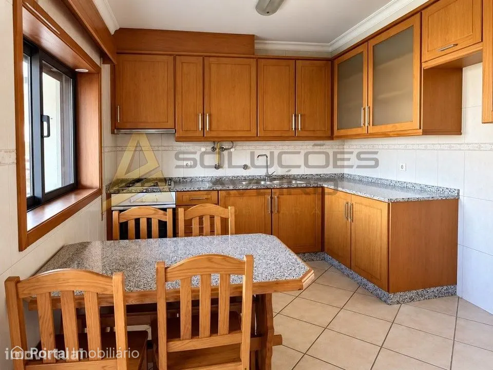 Apartamento T2 | Garagem, marquise, varanda e jardim | Espinhel - Á...