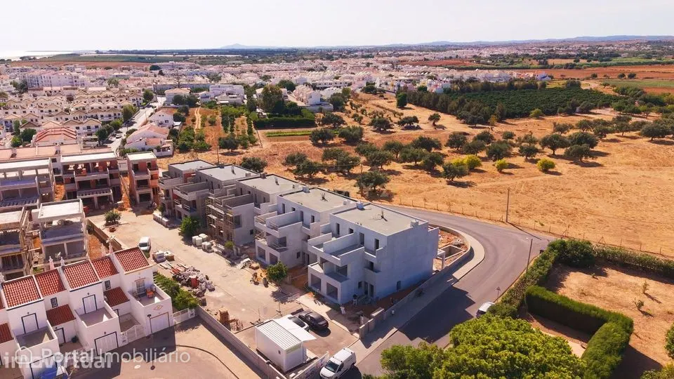 Moradia T3+2 com piscina privada a 5 minutos da praia