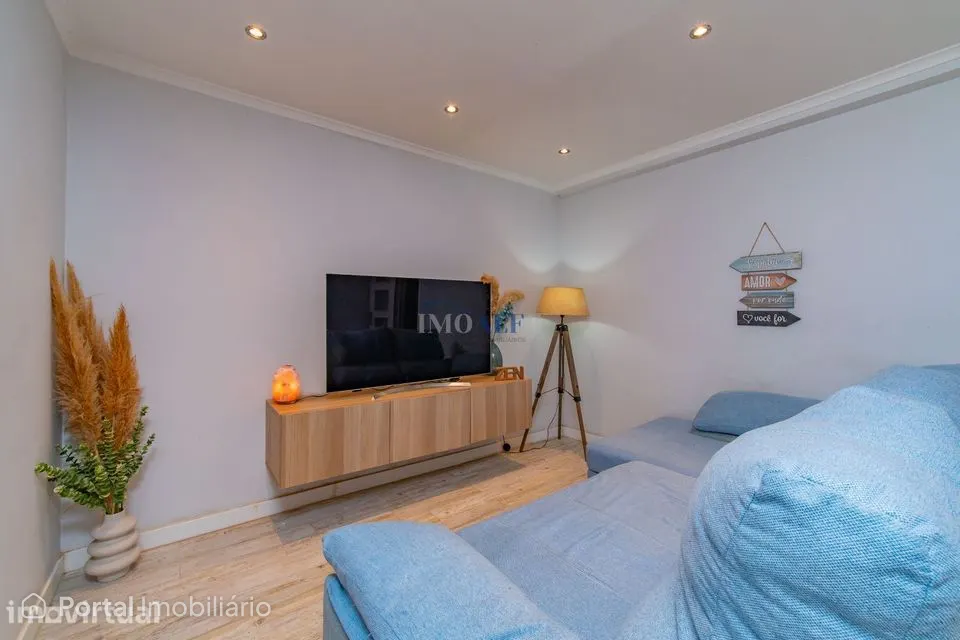 Apartamento T2 no Lavradio, com logradouro