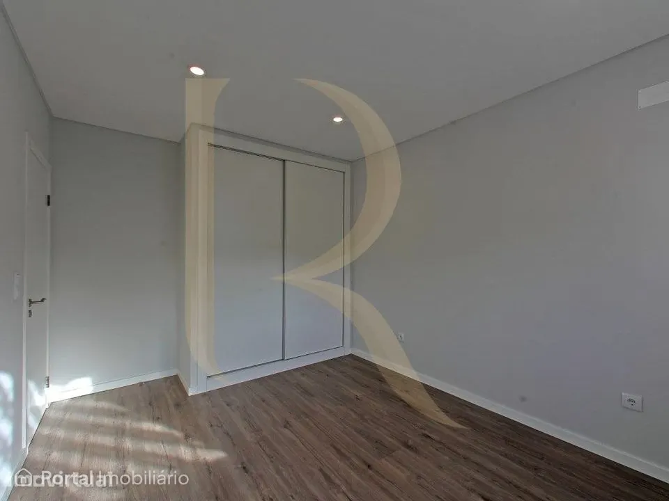 Apartamento T3 Totalmente Remodelado com Elevador - Feijó, Almada