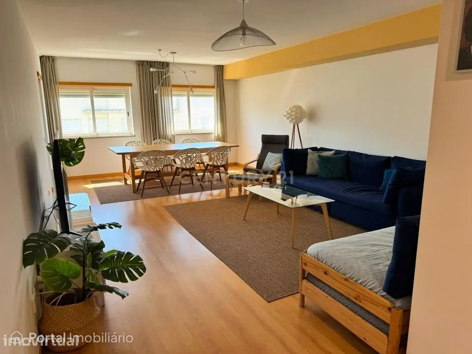 Arrendamento Luxuoso Apartamento T3 em Montijo com Vista Desafogada e