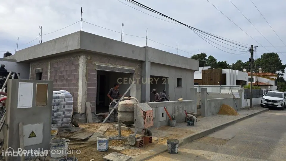 Moradia T3 térrea com piscina e vista de Serra em Azeitão