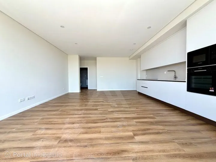 Apartamento T2 inserido num segundo andar
