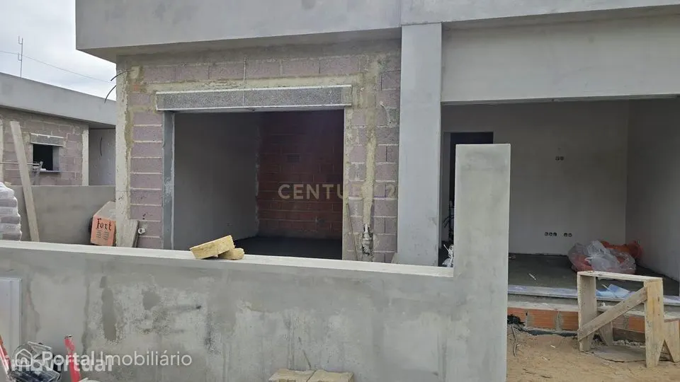 Moradia T3 térrea com piscina e vista de Serra em Azeitão