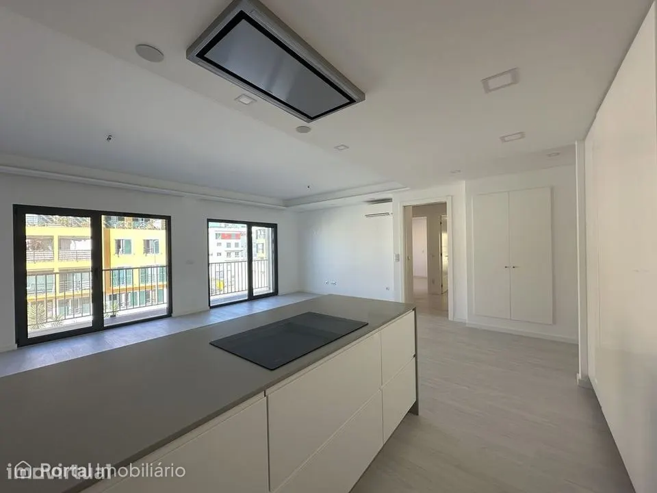 Apartamento T3 com Varanda Vista Mar e Parqueamento na Ericeira