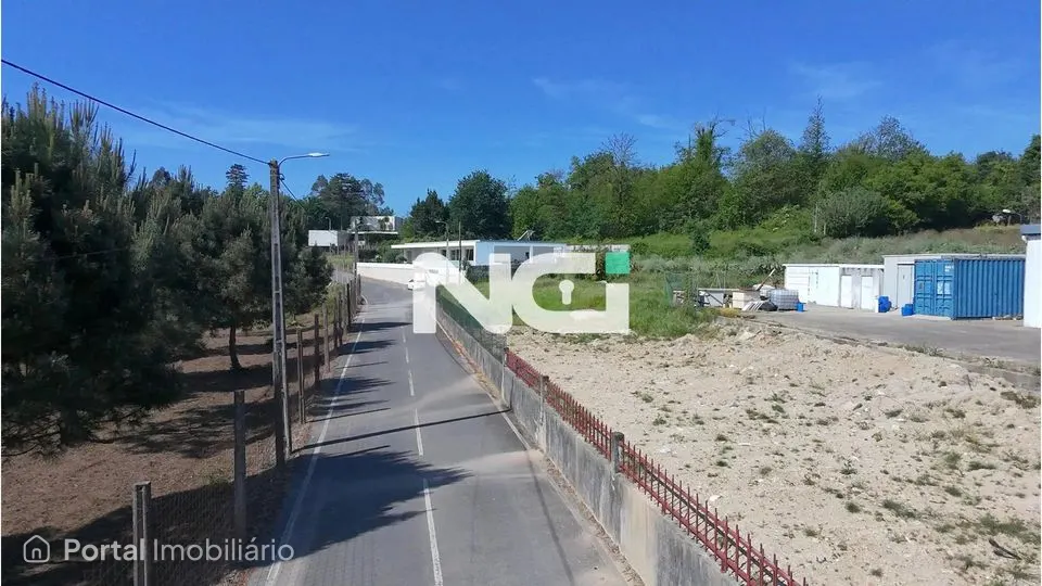 Terreno à venda em Guimarães