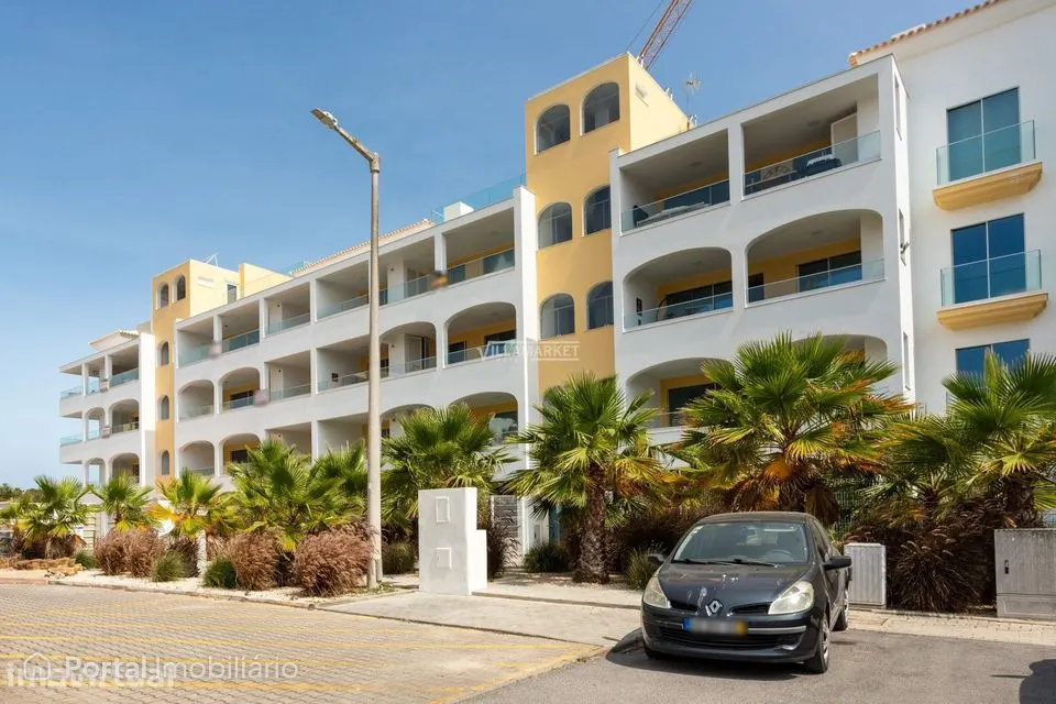 Apartamentos T2 e T3 + 1 novos com piscina na cobertura situados em la