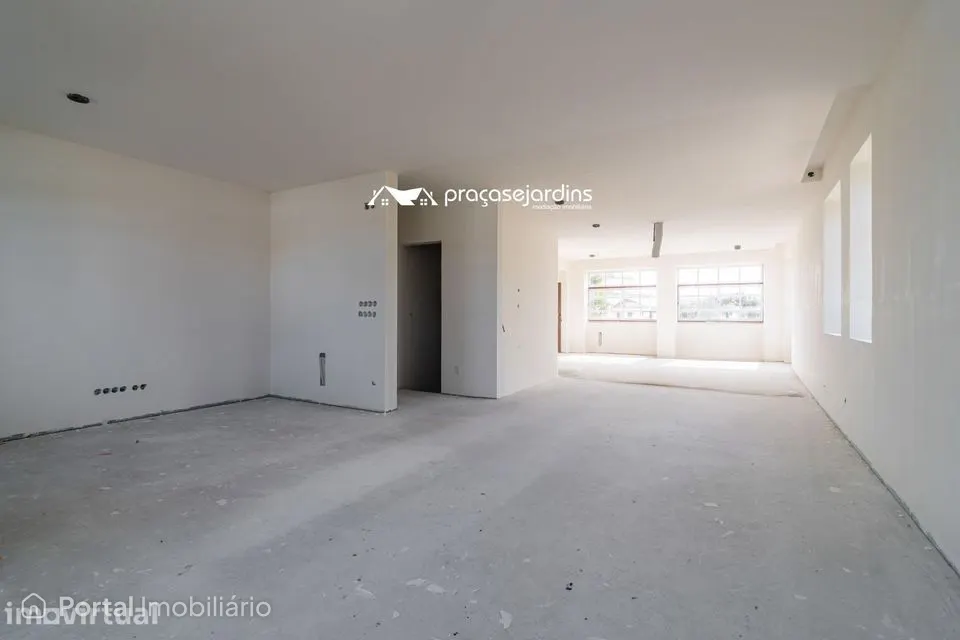 Moradia T3 com História, Conforto Moderno e Proximidade à Praia