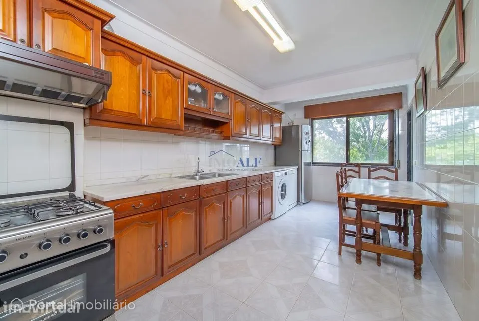 Apartamento T3 no centro do Montijo, com vista rio