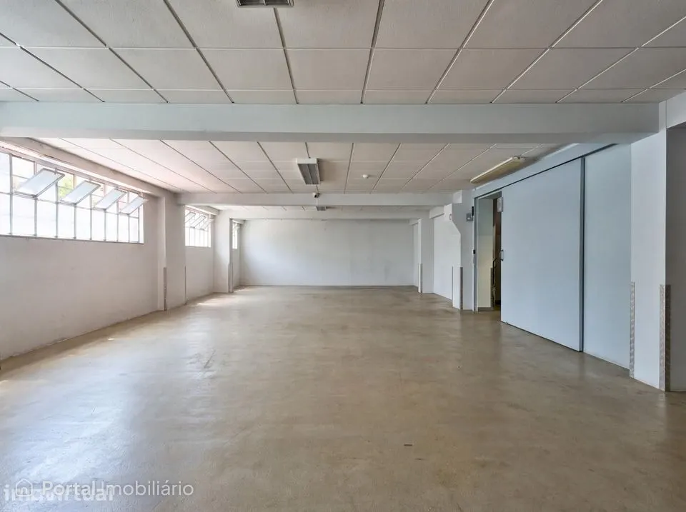 Espaço Comercial/Armazém em Alvalade